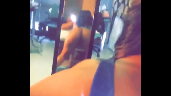 Thick ebony twerking 