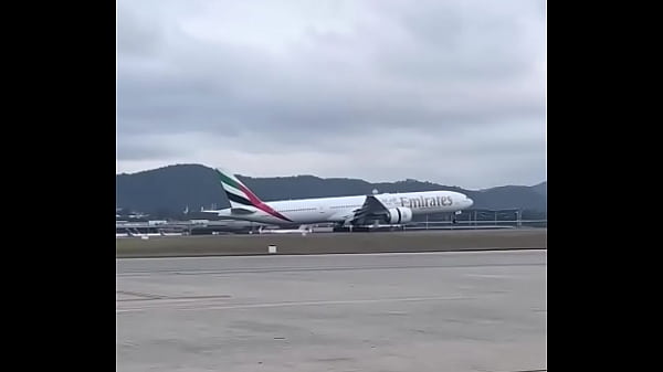 Decolagem de aviao boing 