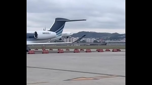 Nonton Decolagem De Aviao Boing thumbnail