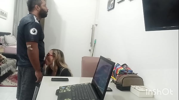 Play MP4 - Fui fazer um trabalho fudi a contratante que pega a loira