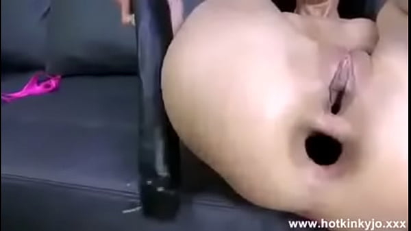 Chica caliente_se mete_un dildogigante