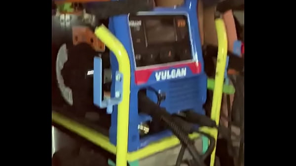 Play MP4 - Fun in the garage