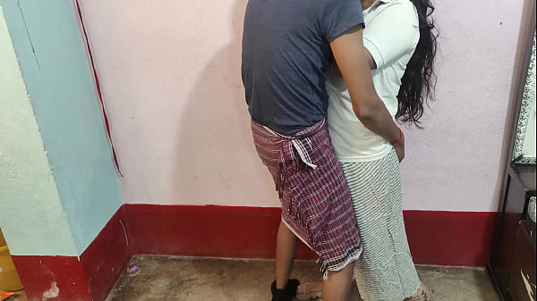 Play MP4 - घर मिलने आई सौतेली बहन को चुपके से गांड की फाड़ चुदाई