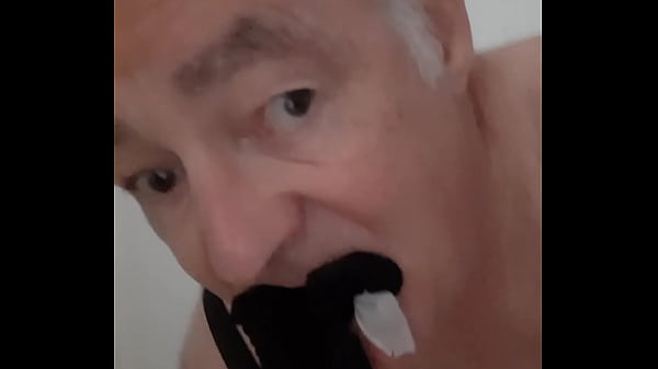 Play MP4 - Ma&icirc;tre S&eacute;bastien &colon; pisse dans ton string et mets le en bouche&period;