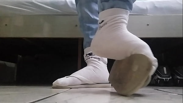 Nossa calcei essas Havaianas com meias e me deu um puta tes&atilde;o Karaii. 2 Parte 