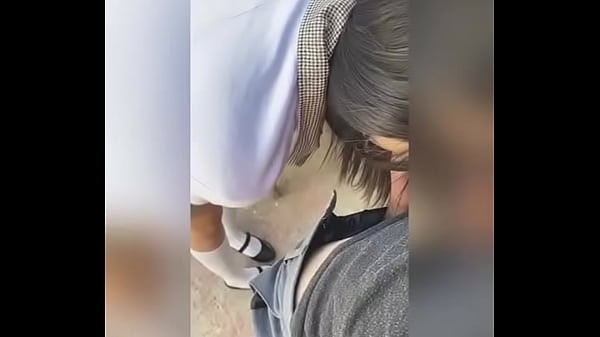 Colegiala latina chupando una verga en el colegio falta a clases para chuparle la verga a otro alumno video amateur