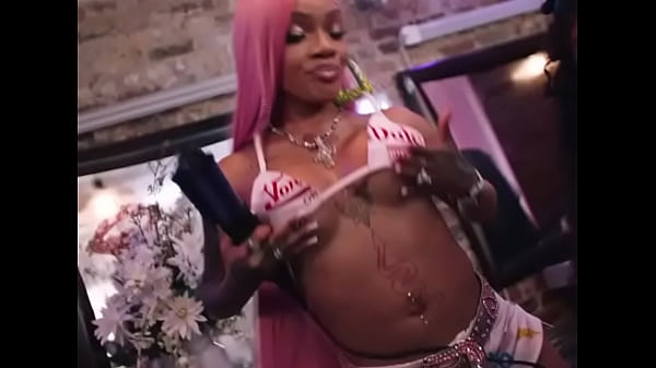 Glorilla bouncing her tits