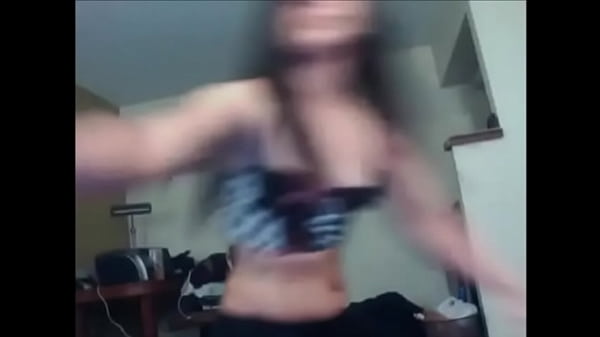 Pretty white girl booty dancing 