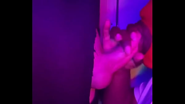 Smooth BWC from my 3/28/25 video is back in town! He had to stop by and come feed this hungry throat -FULL VIDEO 