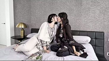 Nonton Arab And Latina Enjoying A Bbc! Yenifer Chacon, Aaliyah Yasin And Rocket Powers thumbnail