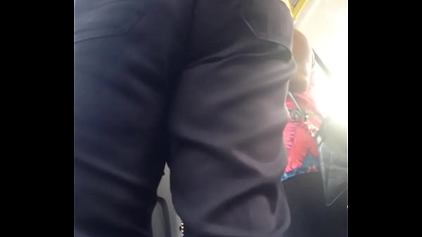 Balançando a_bunda no busão