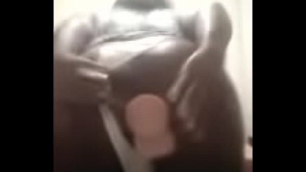 Cdzinha socando consolo no rabet&atilde;o 