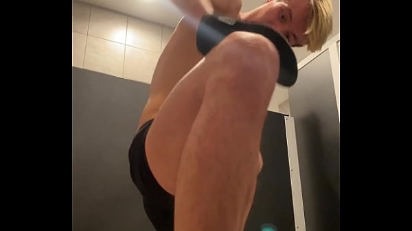 Play MP4 - Tanning lotion at PF bathroom