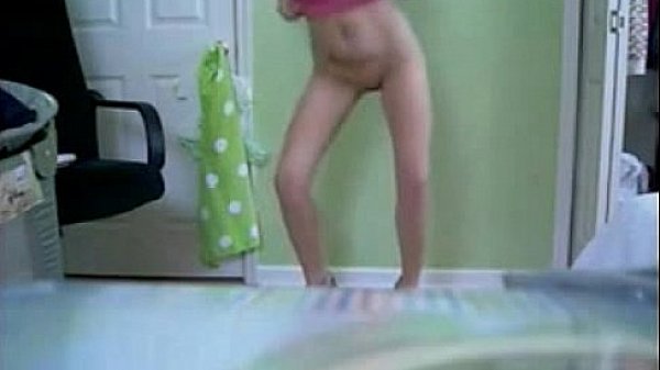 Tirando a calcinha na cam 