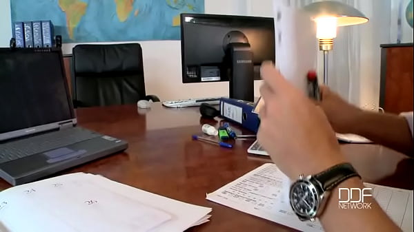 Nonton Slutty Soles Stroke Out His Sperm! thumbnail