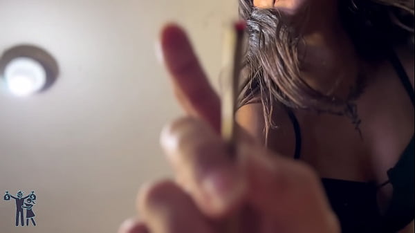 Play MP4 - Meu corninho favorito gosta de ser cinzeiro