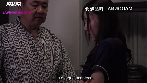 Novinha gostosa d&aacute; para o sogrinho e deixa ele gozar dentro - LEGENDADO 