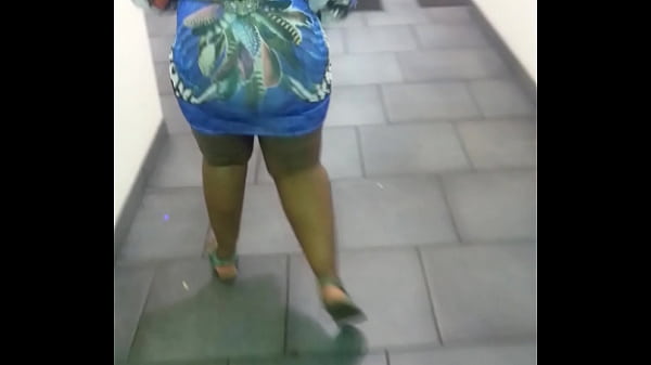 Nonton Strutting thumbnail