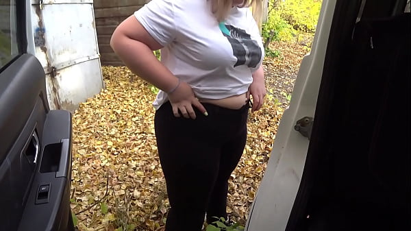 Mature bbw masturbates in a car for the camera on her phone her plump forms excite