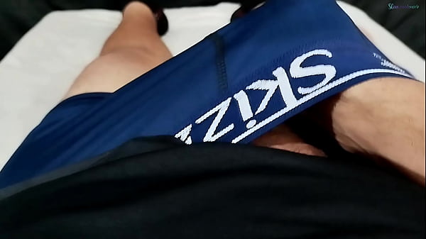 Play MP4 - Fiquei muito excitado ao sonhar com a minha vizinha safada com aquela bucetinha apertadinha que bati uma punheta at&eacute; gozar no meu pau pequeno com fimose