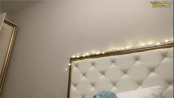 Hermosa con su sueter rosa que le regale