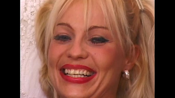 Play MP4 - Metro - Virgin Pink 05 - scene 3