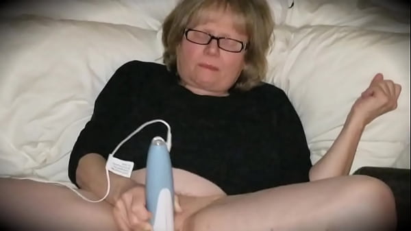 Marierocks Masturbates Before Bed thumbnail