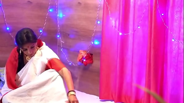 Nonton Desi Hot Indian Milf Erotic Love Making With Her Step Son thumbnail