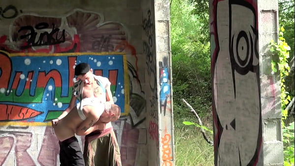 Il Se Fait Baiser Pour De La Tune Pa Un Jeune Sdf thumbnail