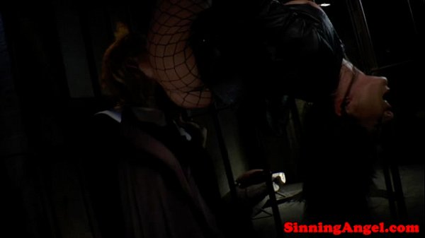 Lezdom_mistresspunishes her subs pussy