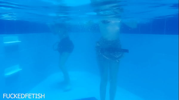 Nonton Yessica Bunny Helen Star Horny Sexy Duo Pool thumbnail