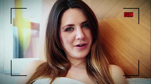 Nonton Teen Bimbo Knows How To Handle The Magic Stick thumbnail