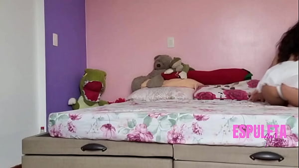 Punheta guiada pov pego espiando a irm&atilde; do meu melhor amigo 