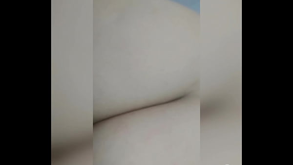 Meu marido colocando no meu cuzinho