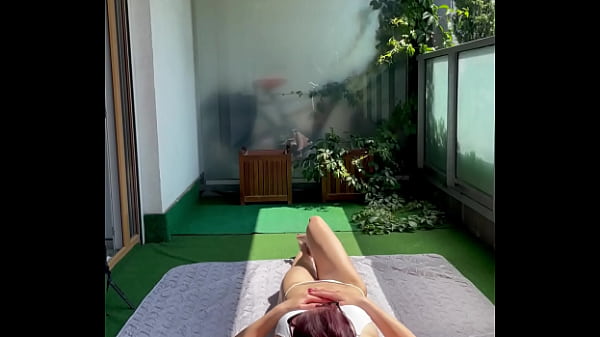 Nonton Huge Tits Mom Lets A Neighbour With Big Dick Cum On Her Big Feet thumbnail