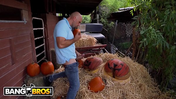 BANGBROS - Pumpkin Booty Babes Rose Monroe_& Valentina Jewels