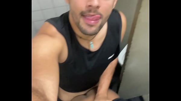 Caminhoneiros Brincando No Banheiro, Safado Me Comeu No Banheiro Do Aeroporto. thumbnail