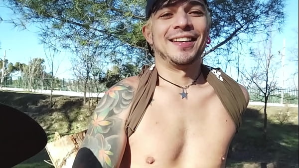 Nos Masturbamos Y Nos Sacamos La Leche En Publico En Un Parque Cerca A Las Vias Del Tren thumbnail