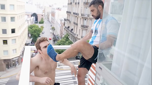 #public Fetiche Pies Escupitajo Y Mecos #fetish #foot thumbnail