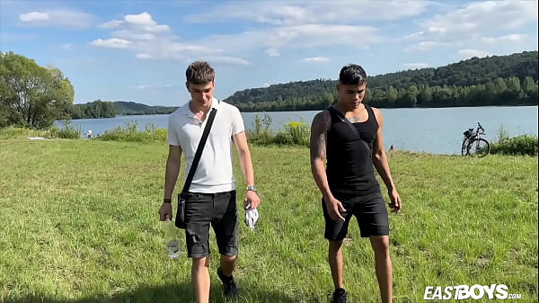 Play MP4 - Summer Day with Justin Skye