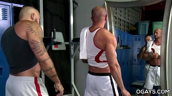 Play MP4 - Gay fun in the locker room