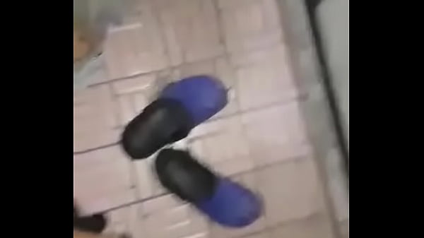 Play MP4 - Tocandome en el ba&ntilde;o