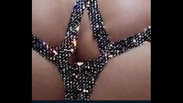 Eu afundo na rola essas gostosas