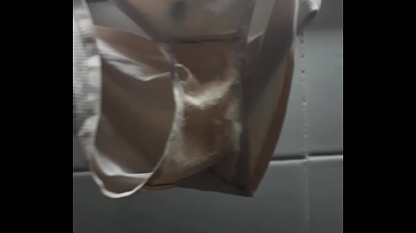 bắn tinh ướt quần lót