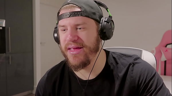 Play MP4 - What Happens When You Don't See Your Step Family Since Forever&quest; &lpar;Bone's Tales The Manor&rpar;