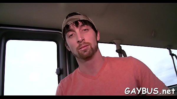 Built hunk gives deep anal fuck for pretty nellie