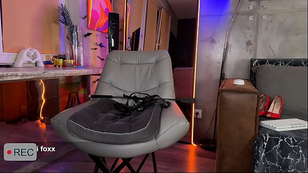 Nonton Малышка Izi: Как покорить любого мужчину thumbnail