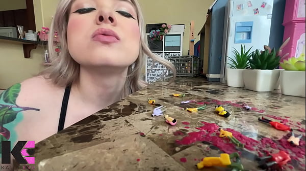 Giantess Destroys Tiny Population: Mouth Focused Vore thumbnail