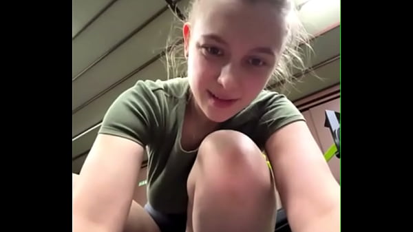 Nonton Masturbate And Cumming For All In The Public thumbnail