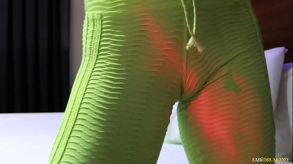 Milf gostosa faz treino intenso com seu personal trainer fodendo forte - Fabi Drumond 